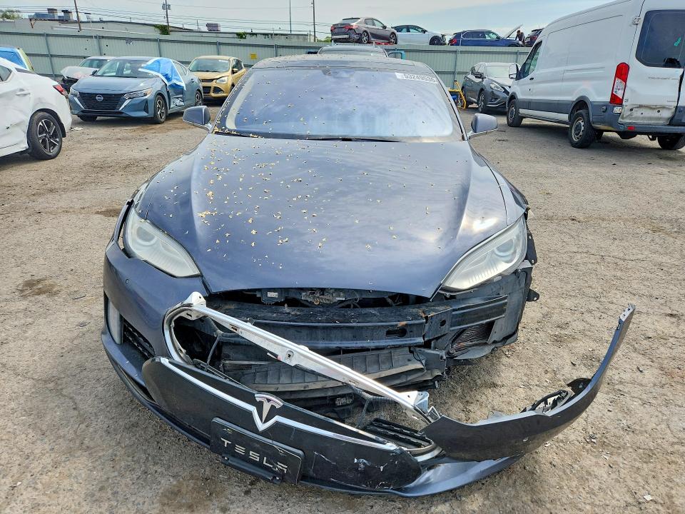 53249536 :رقم المزاد ، 5YJSA1E21GF131973 vin ، 2016 Tesla Model S مزاد بيع