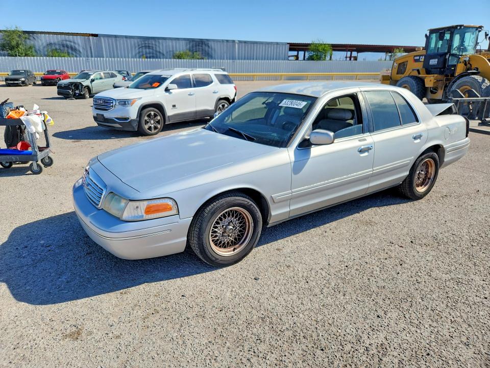 2000 Ford Crown Victoria მანქანა იყიდება აუქციონზე, vin: 2FAFP74W0YX214325, აუქციონის ნომერი: 53280046