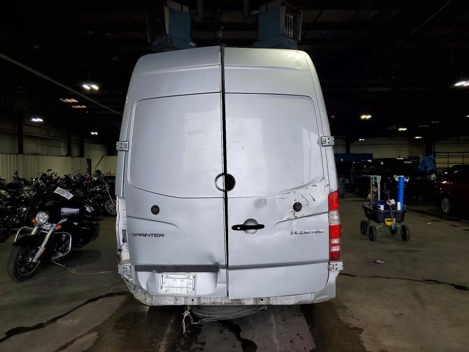 53721276 :رقم المزاد ، WD3PE8DC8F5957811 vin ، 2015 Mercedes-benz Sprinter مزاد بيع