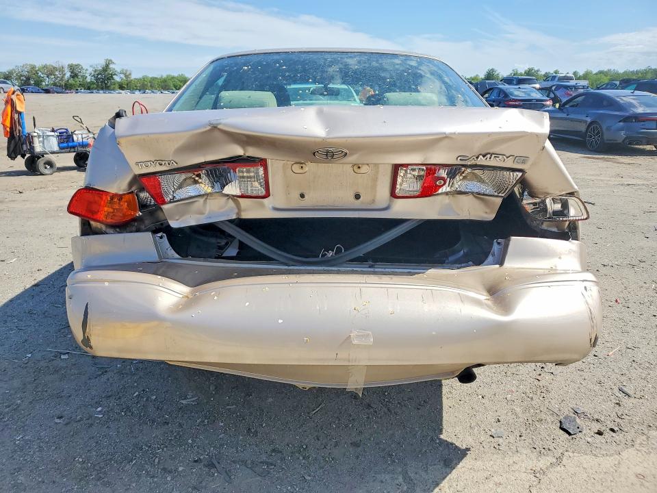 51990576 :رقم المزاد ، 4T1BG22K8YU995500 vin ، 2000 Toyota Camry مزاد بيع