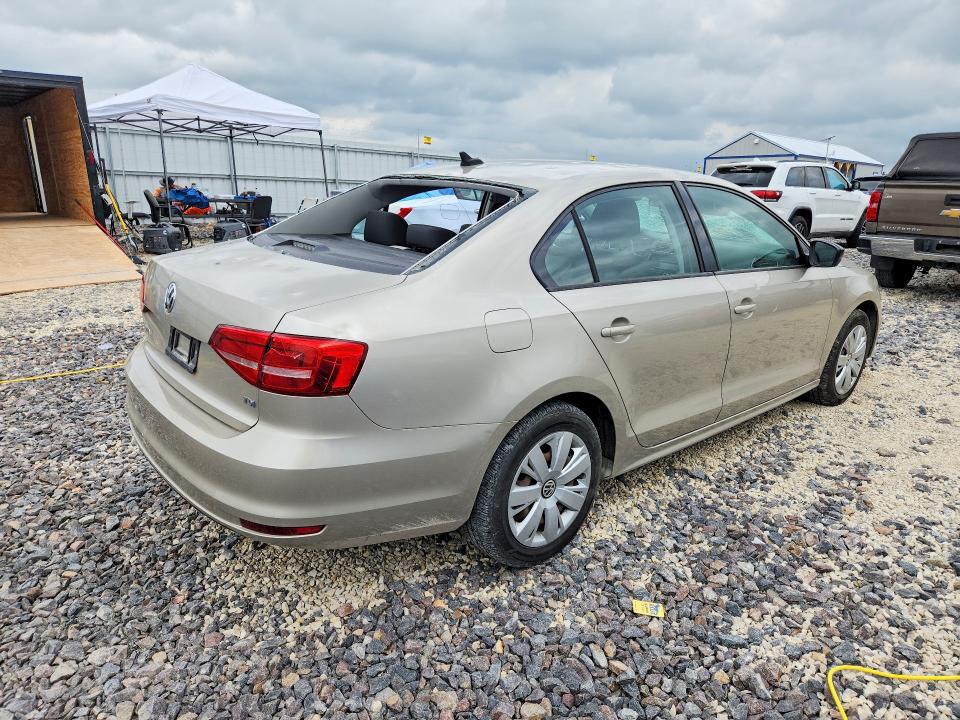 52940086 :رقم المزاد ، 3VWLA7AJ7FM277645 vin ، 2015 Volkswagen Jetta مزاد بيع
