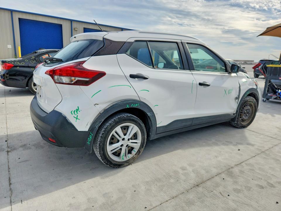 52540296 :رقم المزاد ، 3N1CP5CU8JL508955 vin ، 2018 Nissan Kicks مزاد بيع