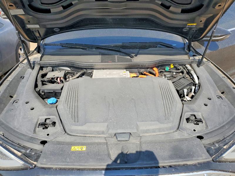 53745856 :رقم المزاد ، WA1VABGE9KB009586 vin ، 2019 Audi E-tron مزاد بيع