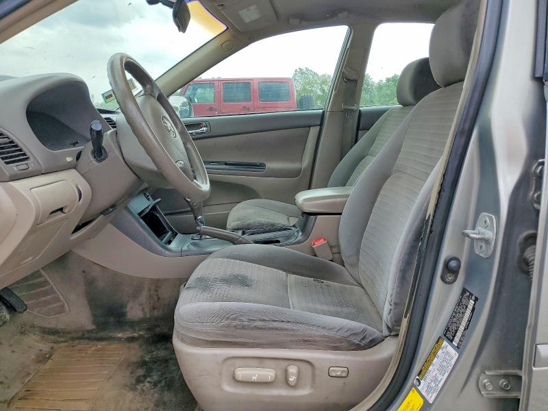50640626 :رقم المزاد ، 4T1BE30K25U944780 vin ، 2005 Toyota Camry مزاد بيع
