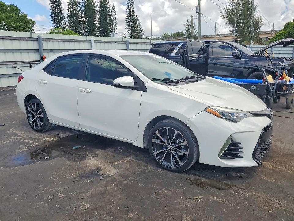 54516776 :رقم المزاد ، 5YFBURHE2JP785775 vin ، 2018 Toyota Corolla مزاد بيع