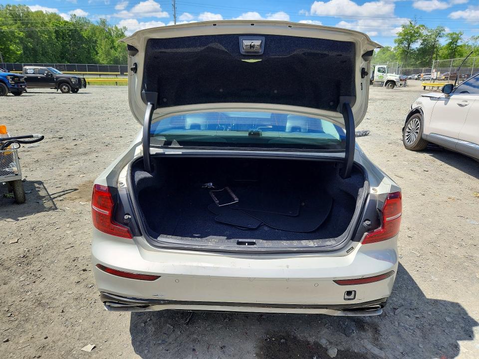 53841776 :رقم المزاد ، 7JR102TZ2MG107821 vin ، 2021 Volvo S60 مزاد بيع