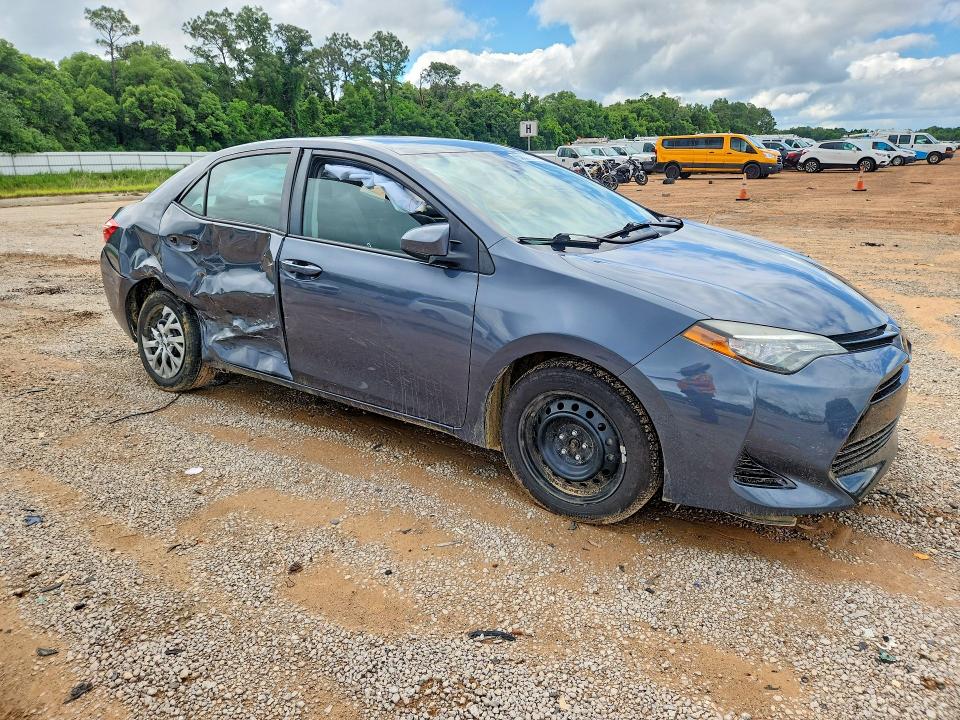 53032216 :رقم المزاد ، 5YFBURHE2HP578135 vin ، 2017 Toyota Corolla مزاد بيع