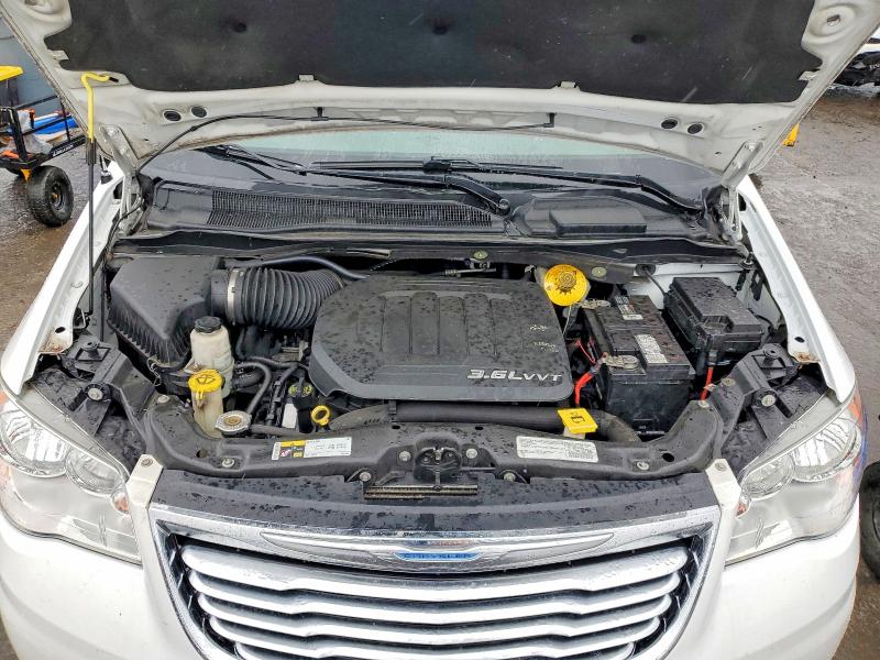 2015 Chrysler Town & Country მანქანა იყიდება აუქციონზე, vin: 2C4RC1BG9FR646084, აუქციონის ნომერი: 52368916