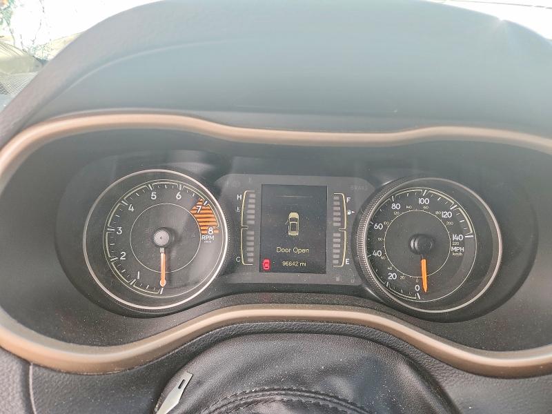 54269886 :رقم المزاد ، 1C4PJMCS5HW591225 vin ، 2017 Jeep Cherokee مزاد بيع