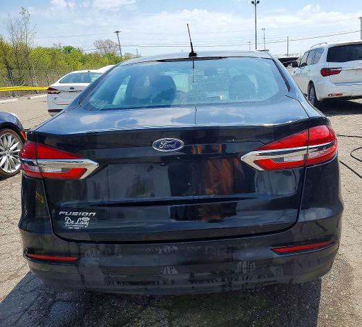 53102506 :رقم المزاد ، 3FA6P0G70KR217808 vin ، 2019 Ford Fusion مزاد بيع