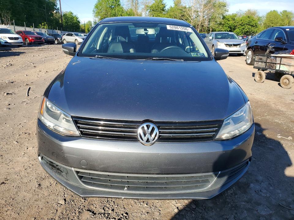 52861206 :رقم المزاد ، 3VWDP7AJ8DM447415 vin ، 2013 Volkswagen Jetta مزاد بيع