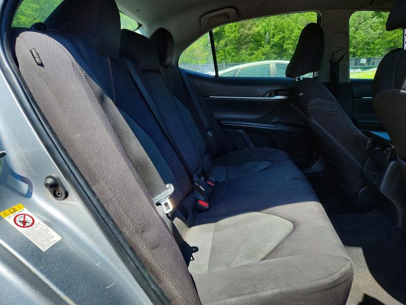 52061356 :رقم المزاد ، 4T1B11HK6JU593094 vin ، 2018 Toyota Camry مزاد بيع