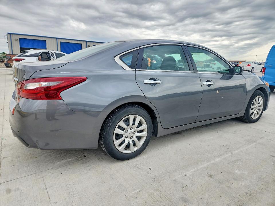 Продаж на аукціоні авто 2018 Nissan Altima, vin: 1N4AL3AP1JC255691, номер лоту: 52679386