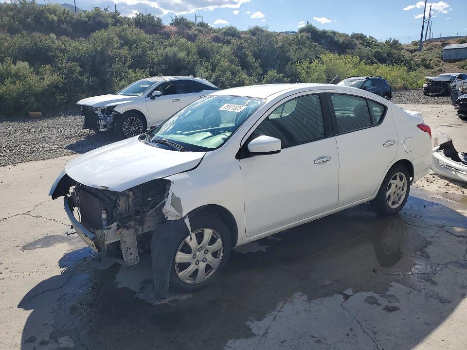 79121325 :رقم المزاد ، 3N1CN7AP5JL810413 vin ، 2018 Nissan Versa مزاد بيع