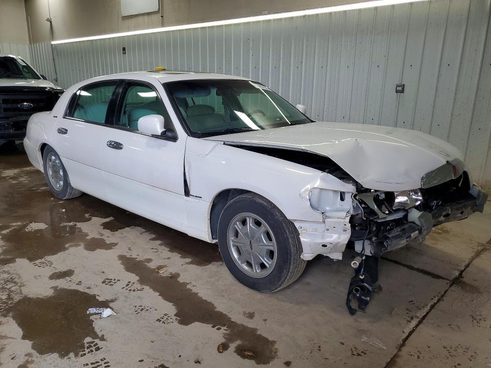51487036 :رقم المزاد ، 1LNFM82W7WY646981 vin ، 1998 Lincoln Town Car مزاد بيع
