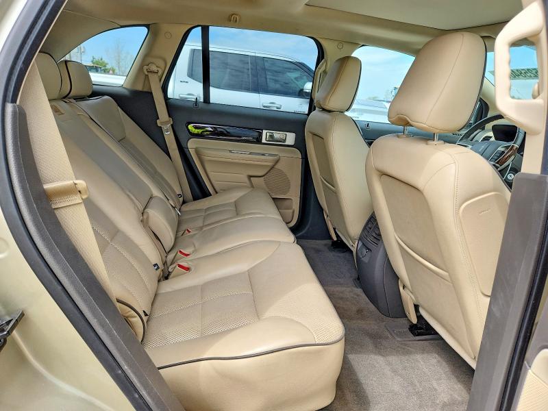 52584056 :رقم المزاد ، 2LMDJ8JC0ABJ13128 vin ، 2010 Lincoln Townhouse Mkx مزاد بيع