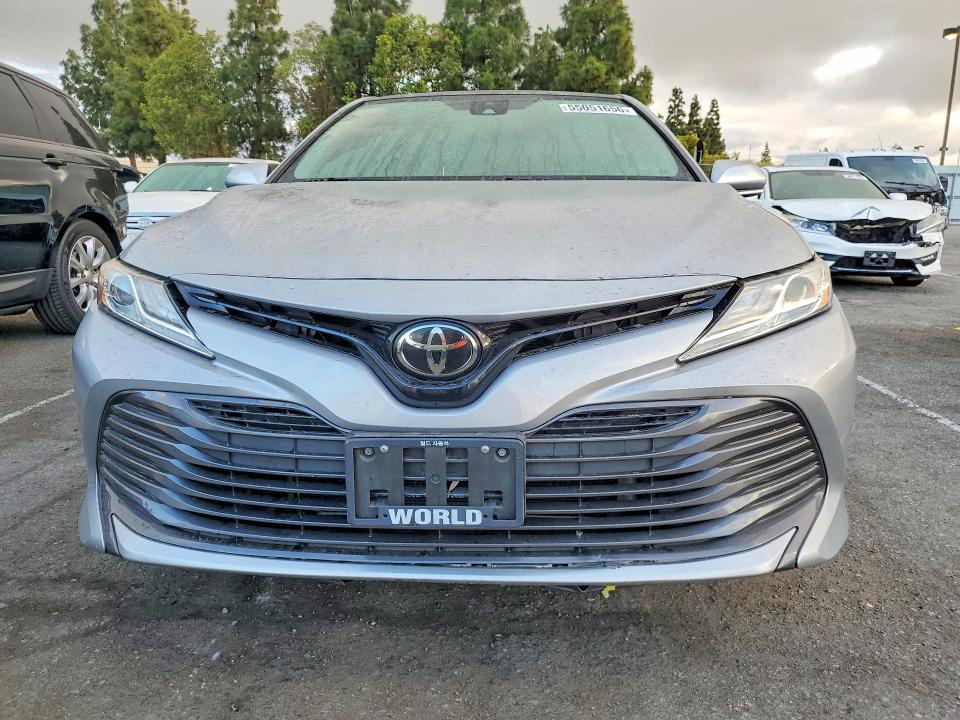 55051656 :رقم المزاد ، 4T1B11HK2KU162303 vin ، 2019 Toyota Camry مزاد بيع