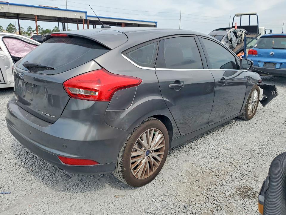 52996166 :رقم المزاد ، 1FADP3N27JL209203 vin ، 2018 Ford Focus مزاد بيع
