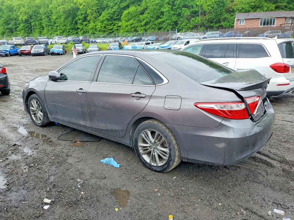 52166426 :رقم المزاد ، 4T1BF1FK7HU737010 vin ، 2017 Toyota Camry مزاد بيع