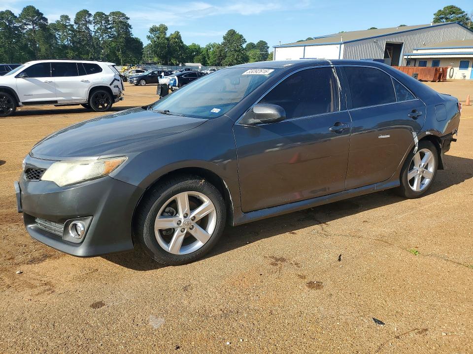55092616 :رقم المزاد ، 4T1BF1FK6EU348631 vin ، 2014 Toyota Camry مزاد بيع