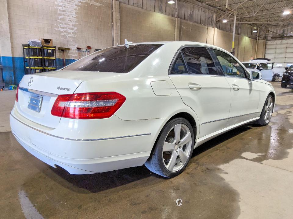 2010 Mercedes-benz E მანქანა იყიდება აუქციონზე, vin: WDDHF8HB8AA142703, აუქციონის ნომერი: 51063966