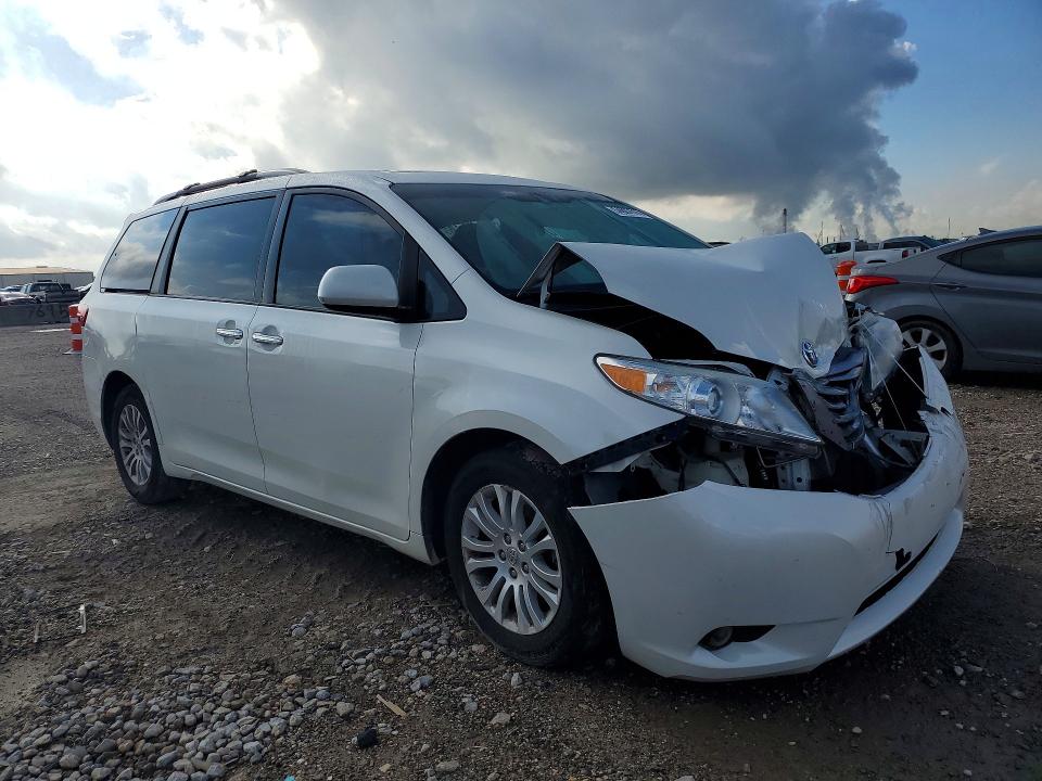 Продажа на аукционе авто 2017 Toyota Sienna, vin: 5TDYZ3DC7HS867113, номер лота: 54607616