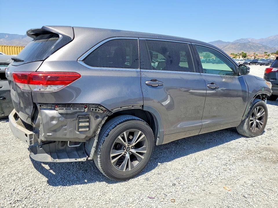 54184136 :رقم المزاد ، 5TDZZRFH3JS236901 vin ، 2018 Toyota Highlander مزاد بيع