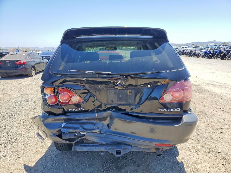 52090636 :رقم المزاد ، JT6HF10UXY0156124 vin ، 2000 Lexus Rx مزاد بيع