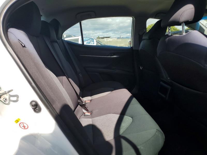 54480706 :رقم المزاد ، 4T1B31HK1JU501173 vin ، 2018 Toyota Camry مزاد بيع