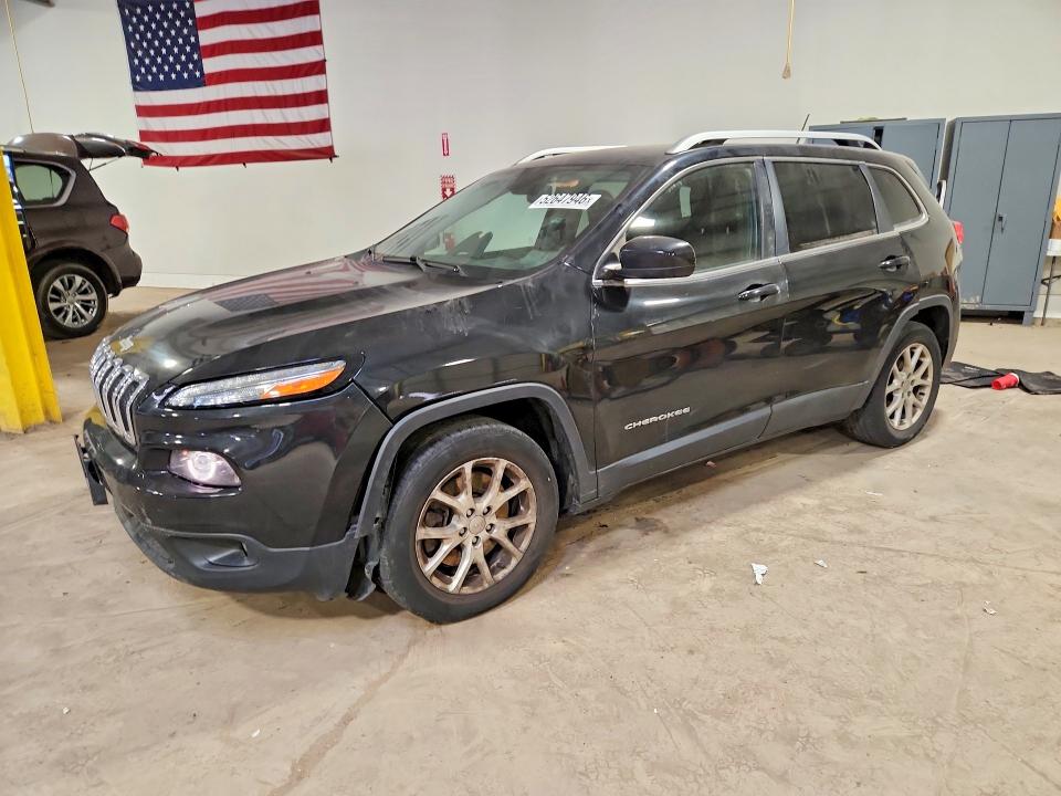52647946 :رقم المزاد ، 1C4PJLCB9FW507995 vin ، 2015 Jeep Cherokee مزاد بيع