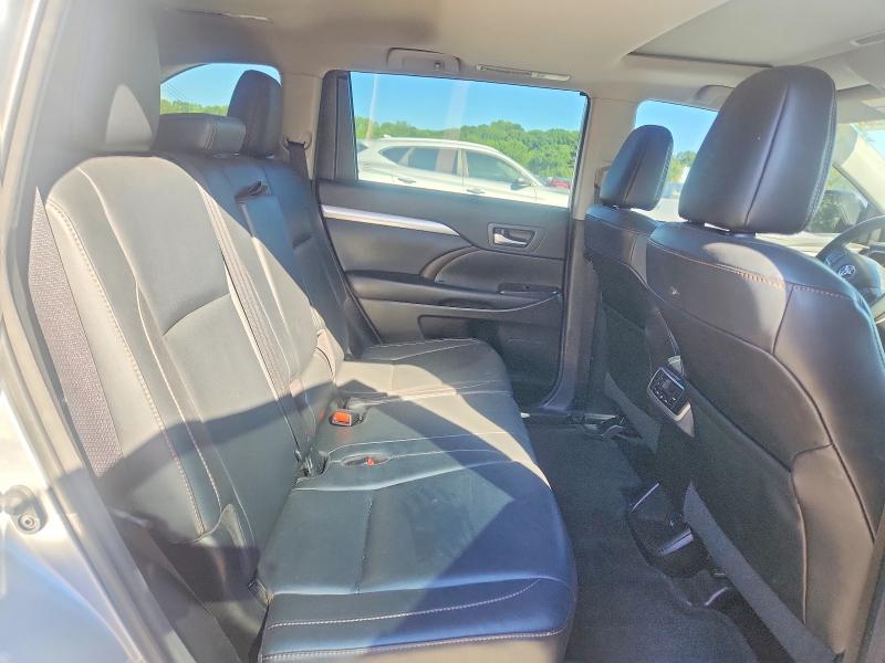 Продажа на аукционе авто 2018 Toyota Highlander, vin: 5TDKZRFH3JS544510, номер лота: 53692766