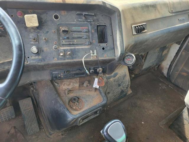 53071976 :رقم المزاد ، 4VHJCAPF5XN864862 vin ، 1999 Volvo Conventional مزاد بيع