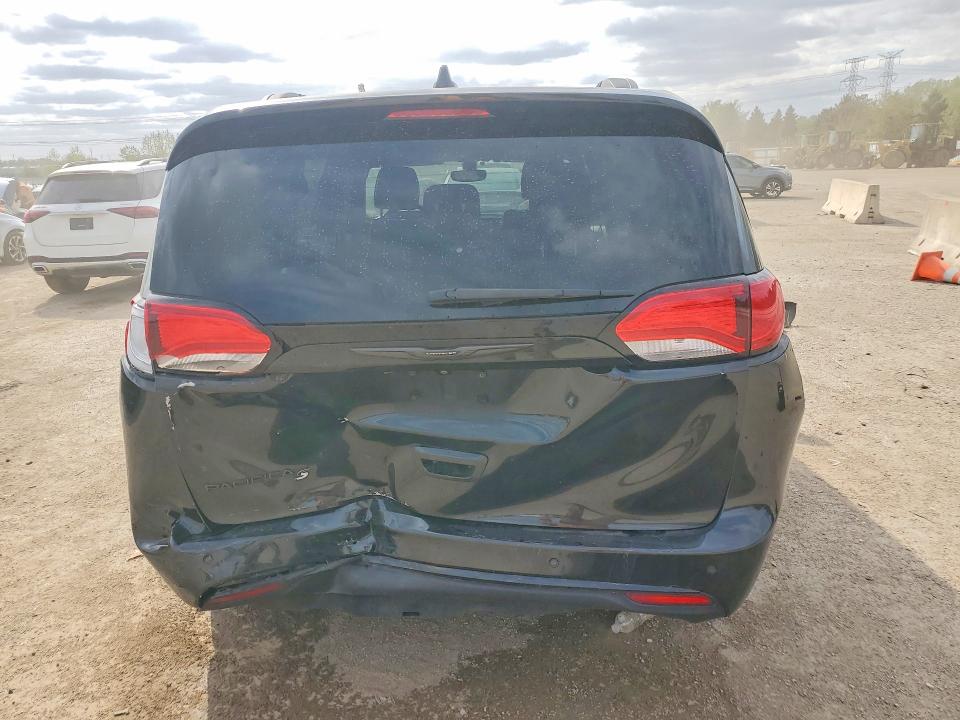 52696616 :رقم المزاد ، 2C4RC1EG7JR168218 vin ، 2018 Chrysler Pacifica مزاد بيع
