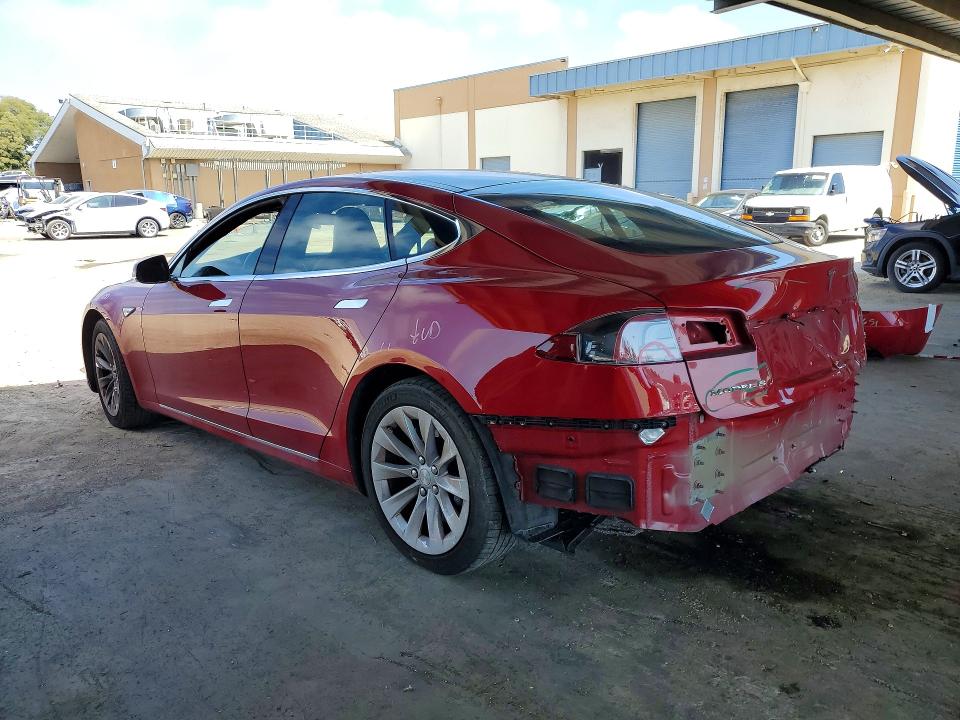 53119636 :رقم المزاد ، 5YJSA1E15GF160044 vin ، 2016 Tesla Model S مزاد بيع