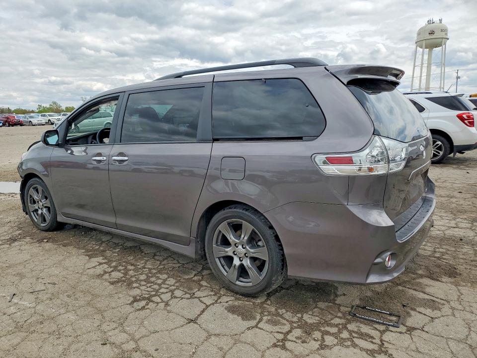52711156 :رقم المزاد ، 5TDXZ3DC3HS834086 vin ، 2017 Toyota Sienna مزاد بيع