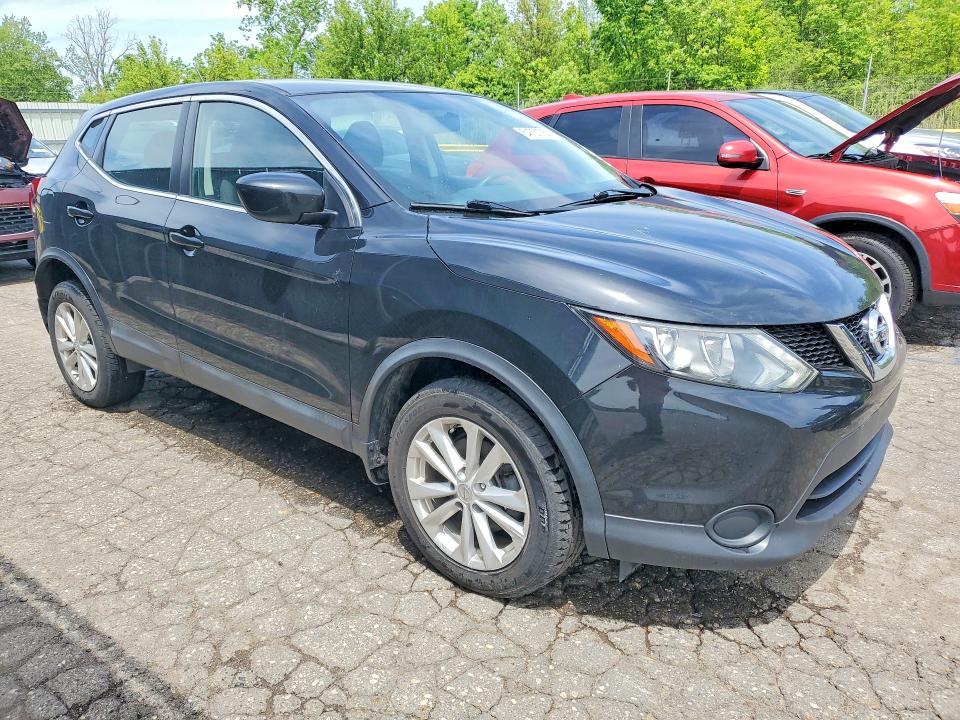 54731756 :رقم المزاد ، JN1BJ1CRXHW121507 vin ، 2017 Nissan Rogue Sport مزاد بيع