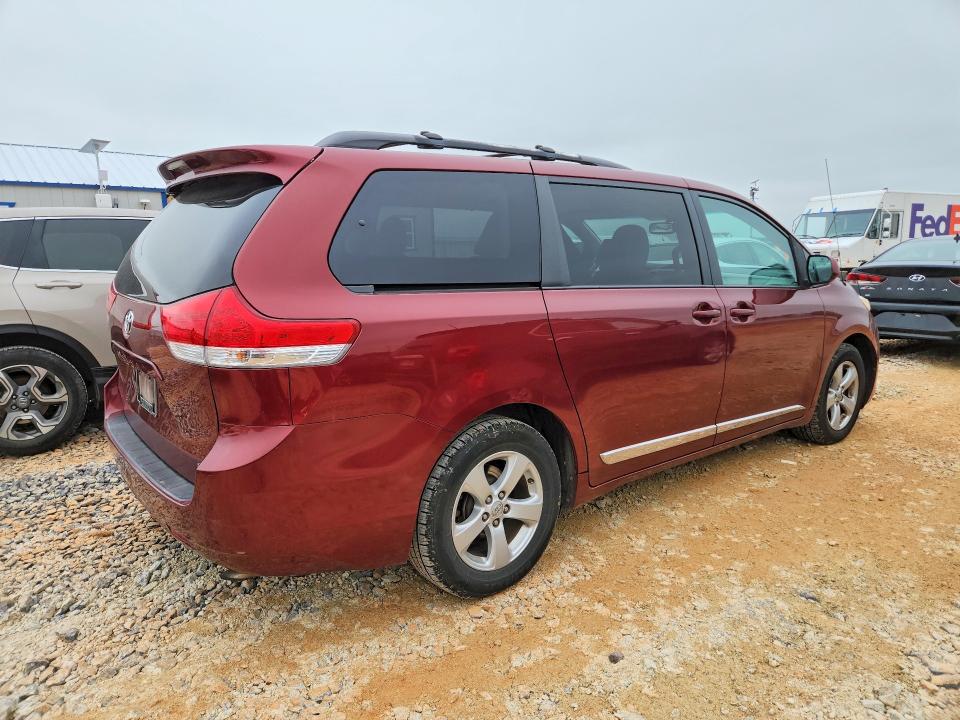 2013 Toyota Sienna მანქანა იყიდება აუქციონზე, vin: 5TDKK3DC8DS320744, აუქციონის ნომერი: 53706636