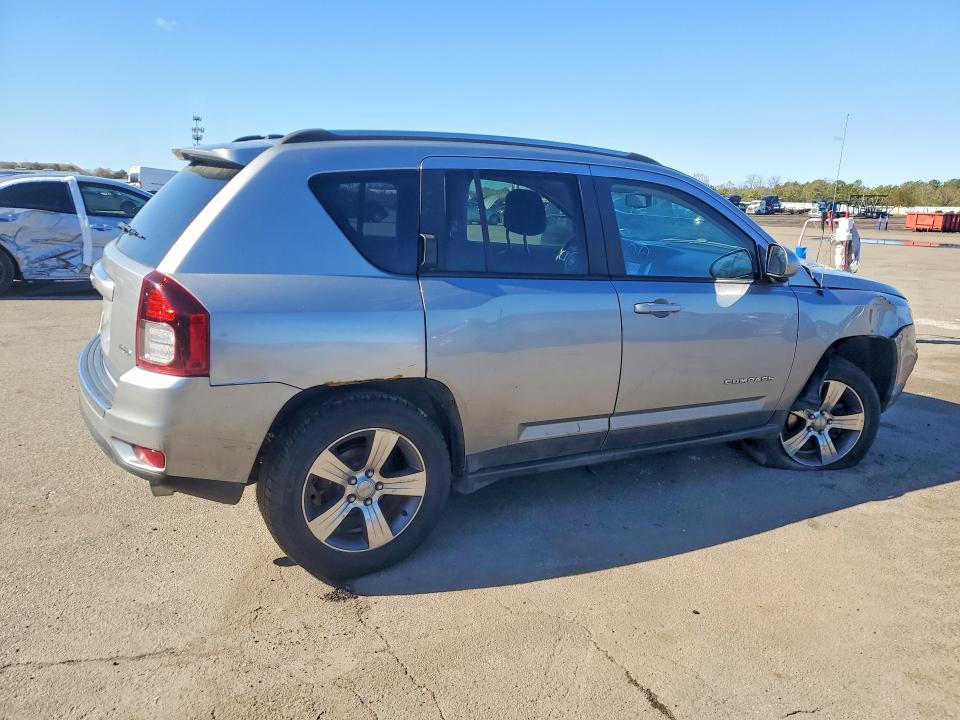 51822536 :رقم المزاد ، 1C4NJDEB6HD126727 vin ، 2017 Jeep Compass مزاد بيع