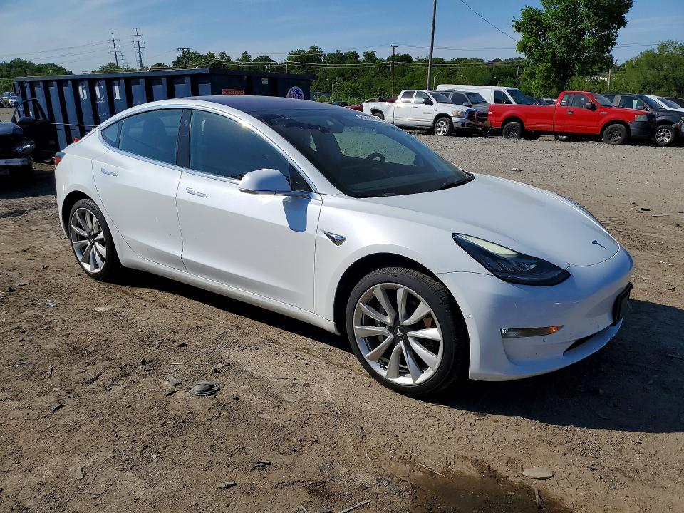 53473866 :رقم المزاد ، 5YJ3E1EA5JF015733 vin ، 2018 Tesla Model 3 مزاد بيع