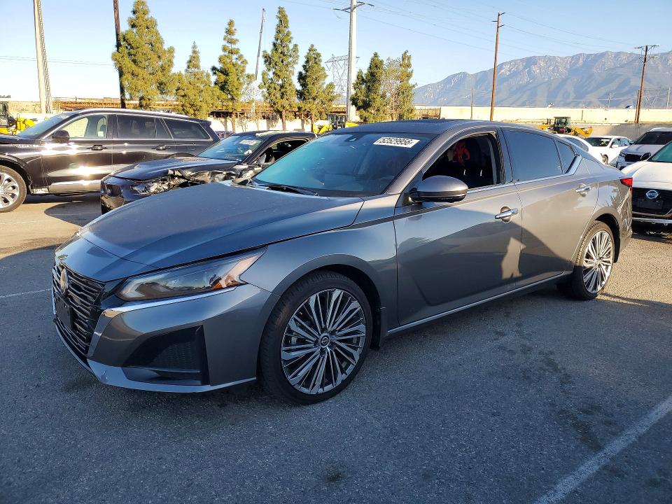 52529956 :رقم المزاد ، 1N4BL4EWXPN325357 vin ، 2023 Nissan Altima مزاد بيع