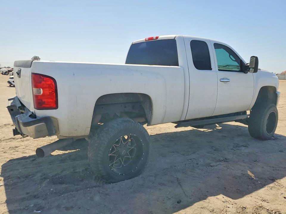 53991266 :رقم المزاد ، 1GC2KXC84BZ437558 vin ، 2011 Chevrolet Silverado مزاد بيع