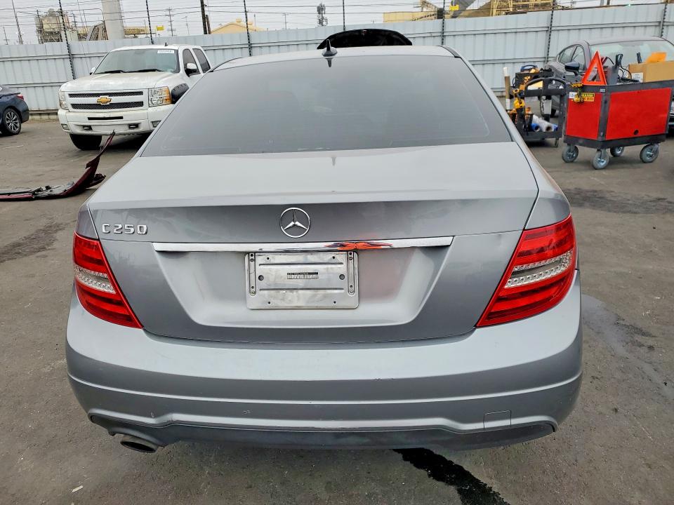 2012 Mercedes-benz C მანქანა იყიდება აუქციონზე, vin: WDDGF4HBXCA615833, აუქციონის ნომერი: 53416986