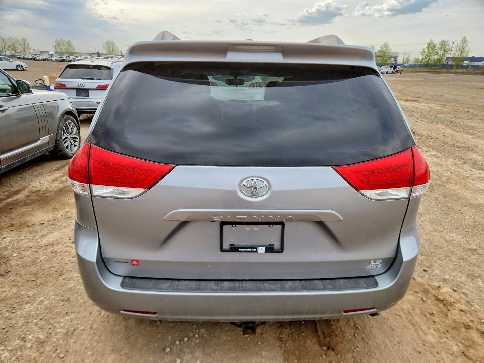 Продажа на аукционе авто 2011 Toyota Sienna, vin: 5TDJK3DC1BS020276, номер лота: 52923696