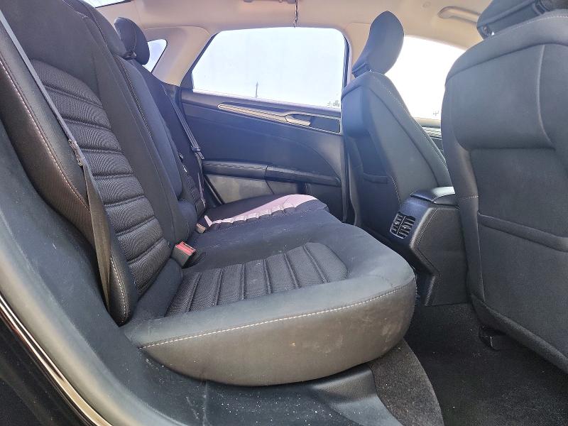 52074156 :رقم المزاد ، 3FA6P0LU3KR114975 vin ، 2019 Ford Fusion مزاد بيع