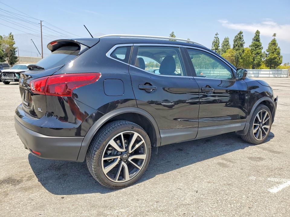 53207926 :رقم المزاد ، JN1BJ1CP7HW022223 vin ، 2017 Nissan Rogue Sport مزاد بيع