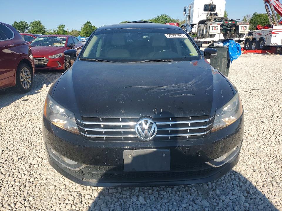 52331026 :رقم المزاد ، 1VWBN7A37EC100837 vin ، 2014 Volkswagen Passat مزاد بيع
