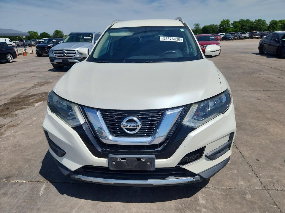 2017 Nissan Rogue მანქანა იყიდება აუქციონზე, vin: 5N1AT2MT4HC825427, აუქციონის ნომერი: 52376436