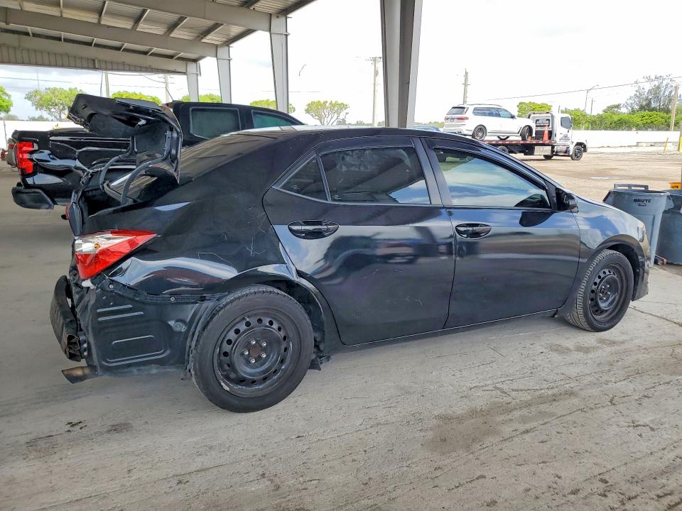 54886586 :رقم المزاد ، 5YFBURHE3HP628038 vin ، 2017 Toyota Corolla مزاد بيع