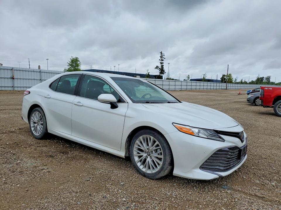 Продажа на аукционе авто 2018 Toyota Camry, vin: 4T1B11HK3JU113982, номер лота: 53973036