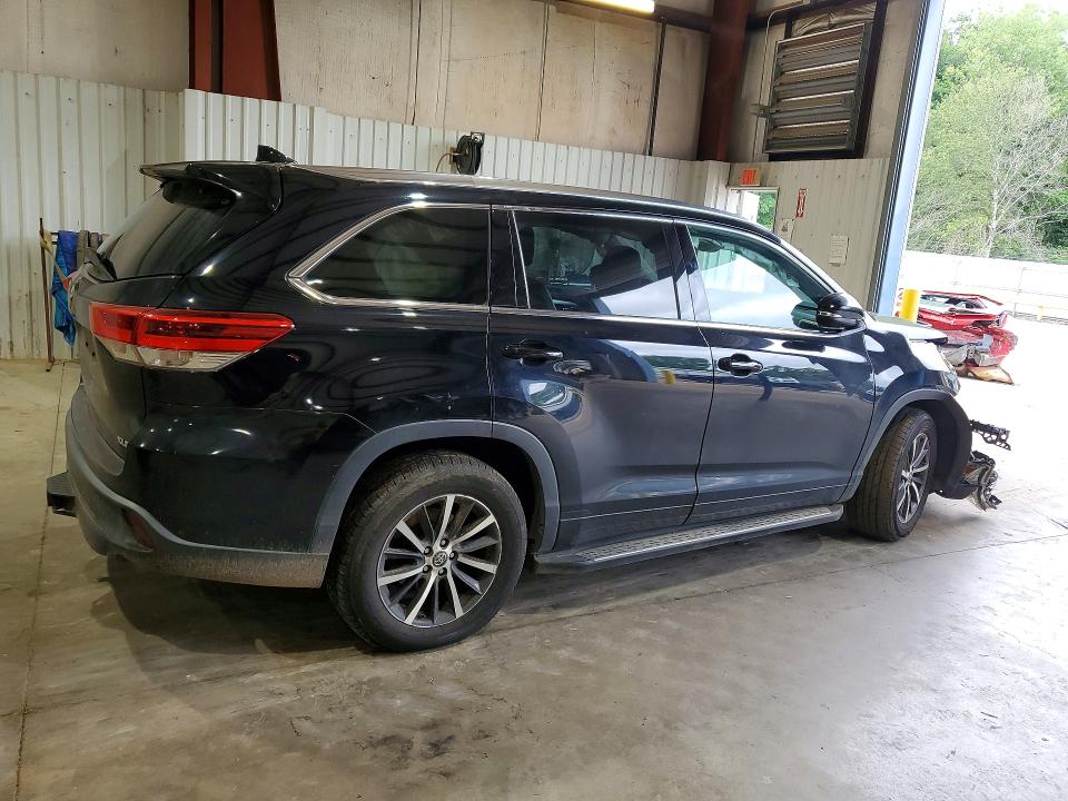 Продаж на аукціоні авто 2018 Toyota Highlander, vin: 5TDKZRFH7JS544221, номер лоту: 52495516